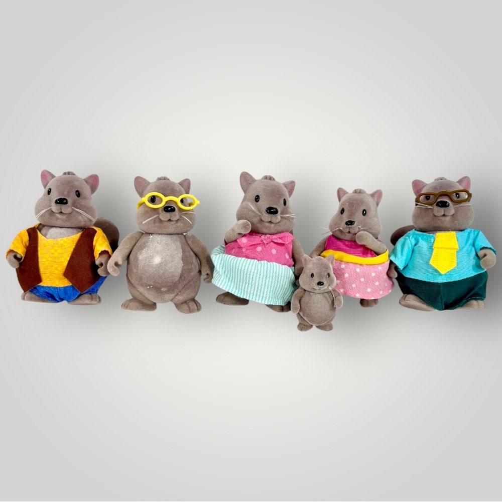 Li'l Woodzeez Fuzzy Dollhouse Squirrel Animal Family Flocked Figures Lot of 6